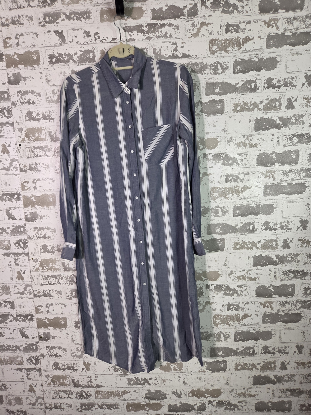Classic Long-Sleeve Button-Front Shirt Dress in Gray and White Size Small